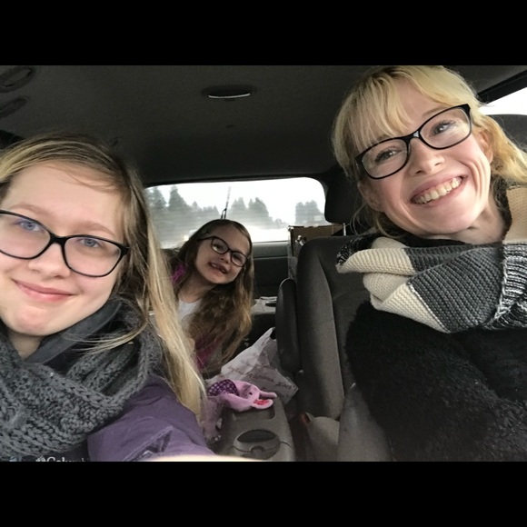 Meet your Posher Jen! - Picture 3 of 4